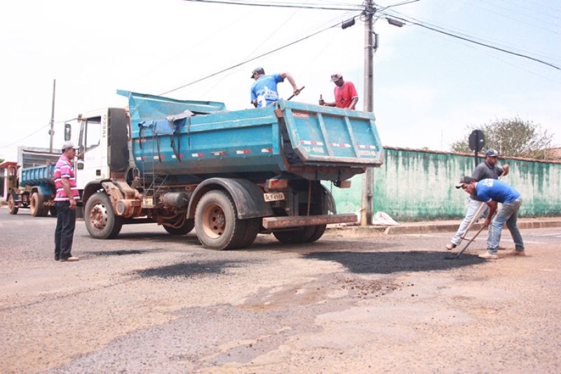 Prefeitura inicia operação tapa-buracos em ruas da cidade